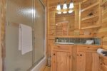 Sunrock Mountain Hideaway - Full bath in basement 